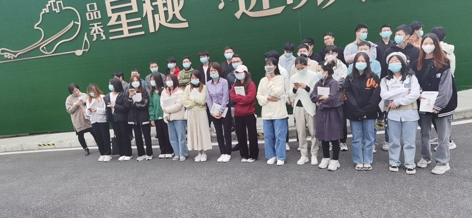 与知名楼盘合作提供协助人员，充场讲座人员
