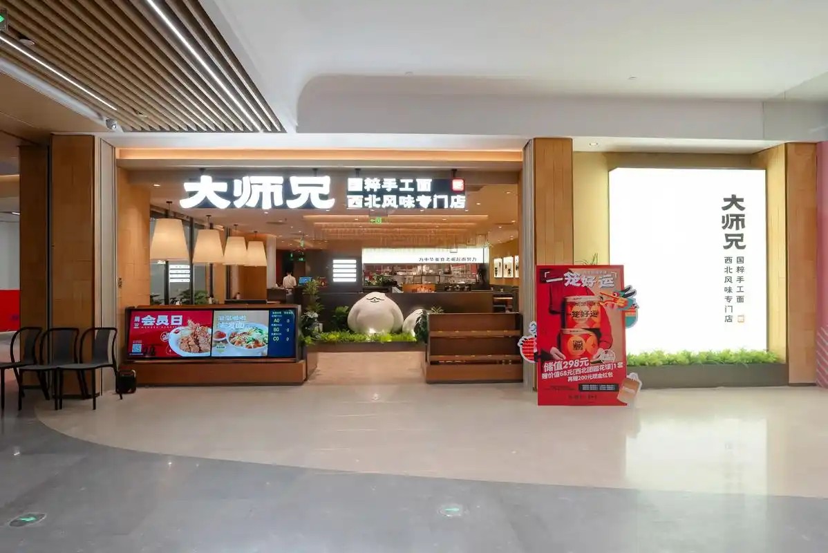 160元/天，包吃，诚聘广州连锁餐厅，跨年寒假、周未兼职服务员!